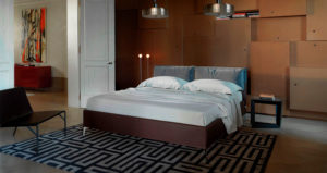 Letto Bahamas Mid Century in una camera da letto