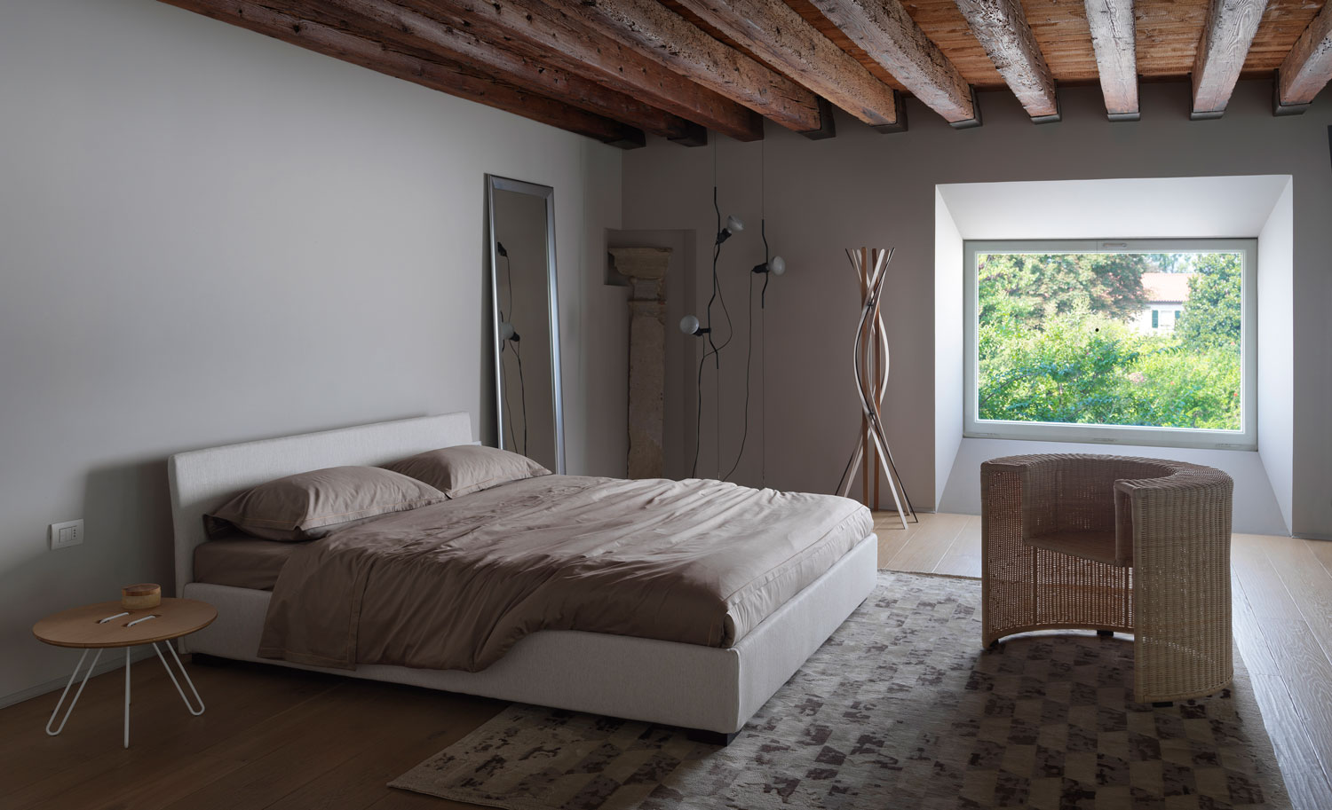 Figi bed in a bedroom